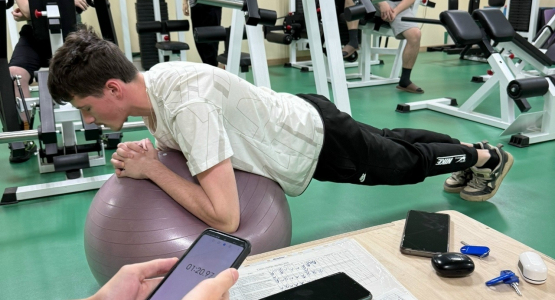 Студенты ГУ приняли участие в соревнованиях по атлетической гимнастике